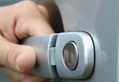 Little Village Locksmith Store Kansas City, MO 816-579-0384 - 21-unlock-car