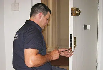 Little Village Locksmith Store Kansas City, MO 816-579-0384 - locks-change-6
